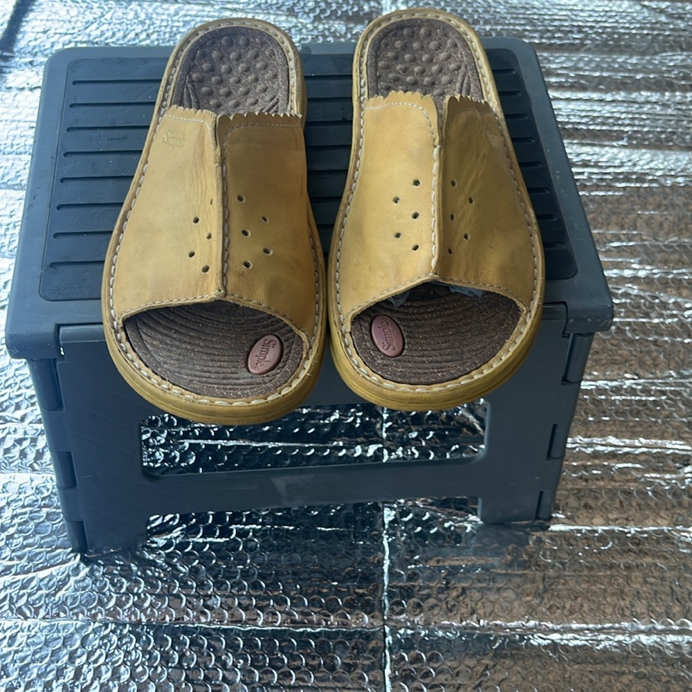 Simple Yellow Leather Slide Sandals - Picture 2 of 12